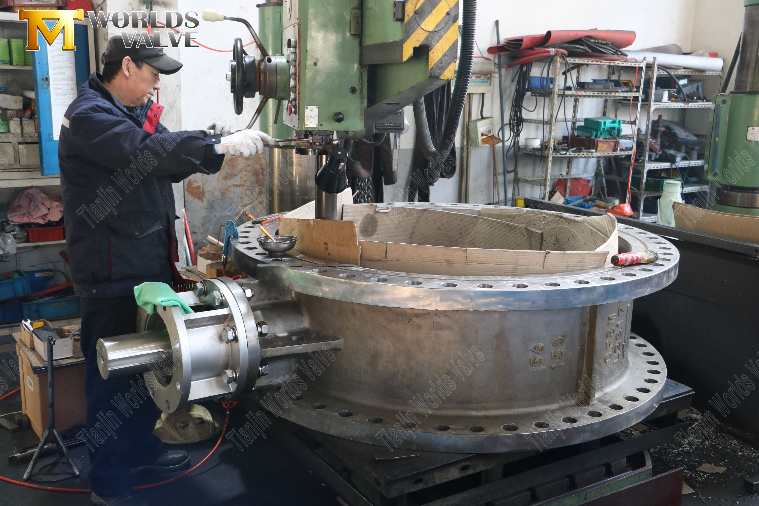 Buracos de pinos de perfura&ccedil;&atilde;o no disco da v&aacute;lvula borboleta